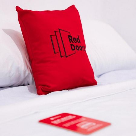Hotel Reddoorz Near Mojokerto Train Station Esterno foto