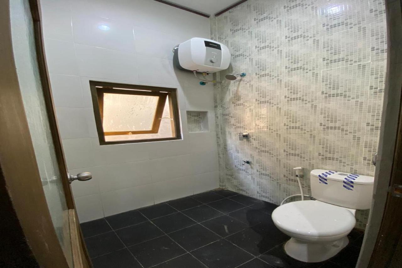Hotel Reddoorz Near Mojokerto Train Station Esterno foto