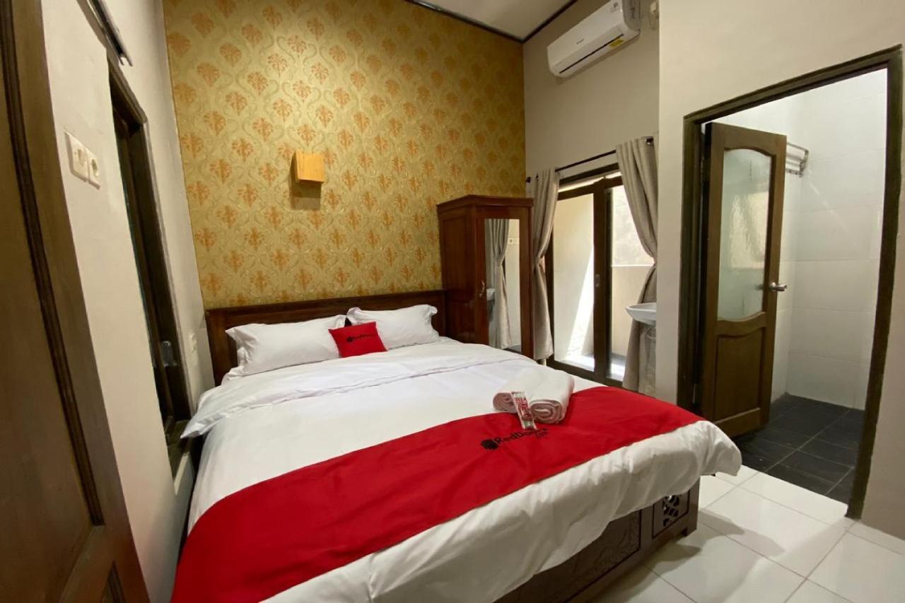 Hotel Reddoorz Near Mojokerto Train Station Esterno foto