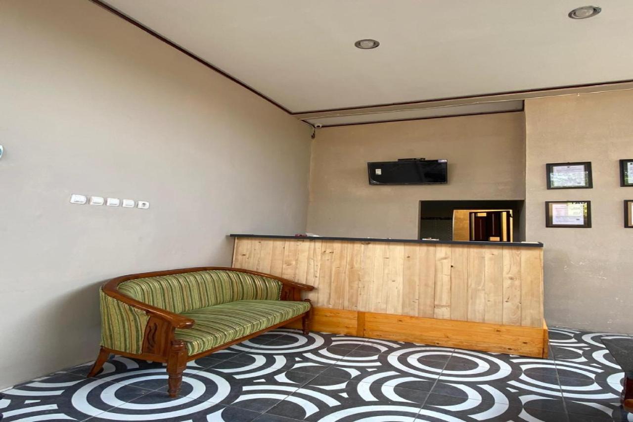Hotel Reddoorz Near Mojokerto Train Station Esterno foto