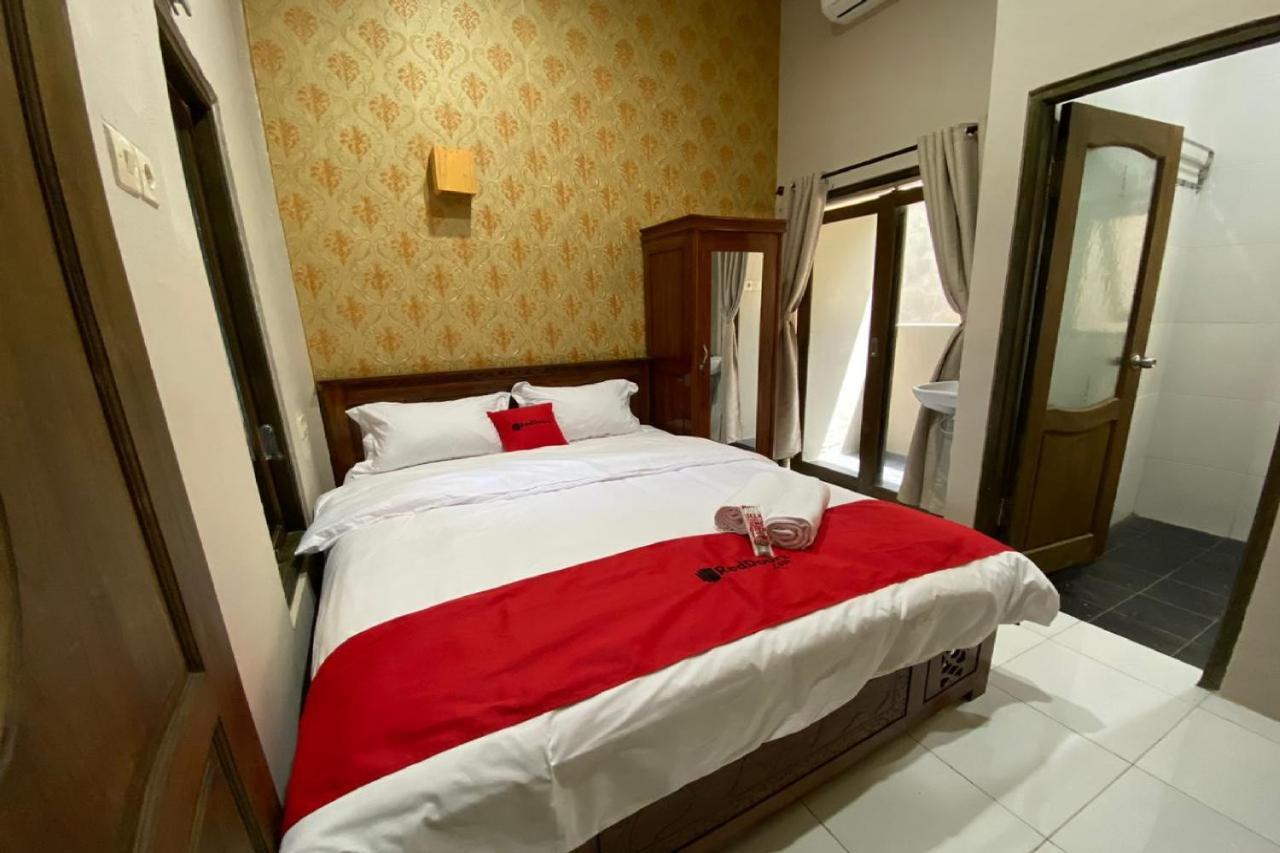 Hotel Reddoorz Near Mojokerto Train Station Esterno foto