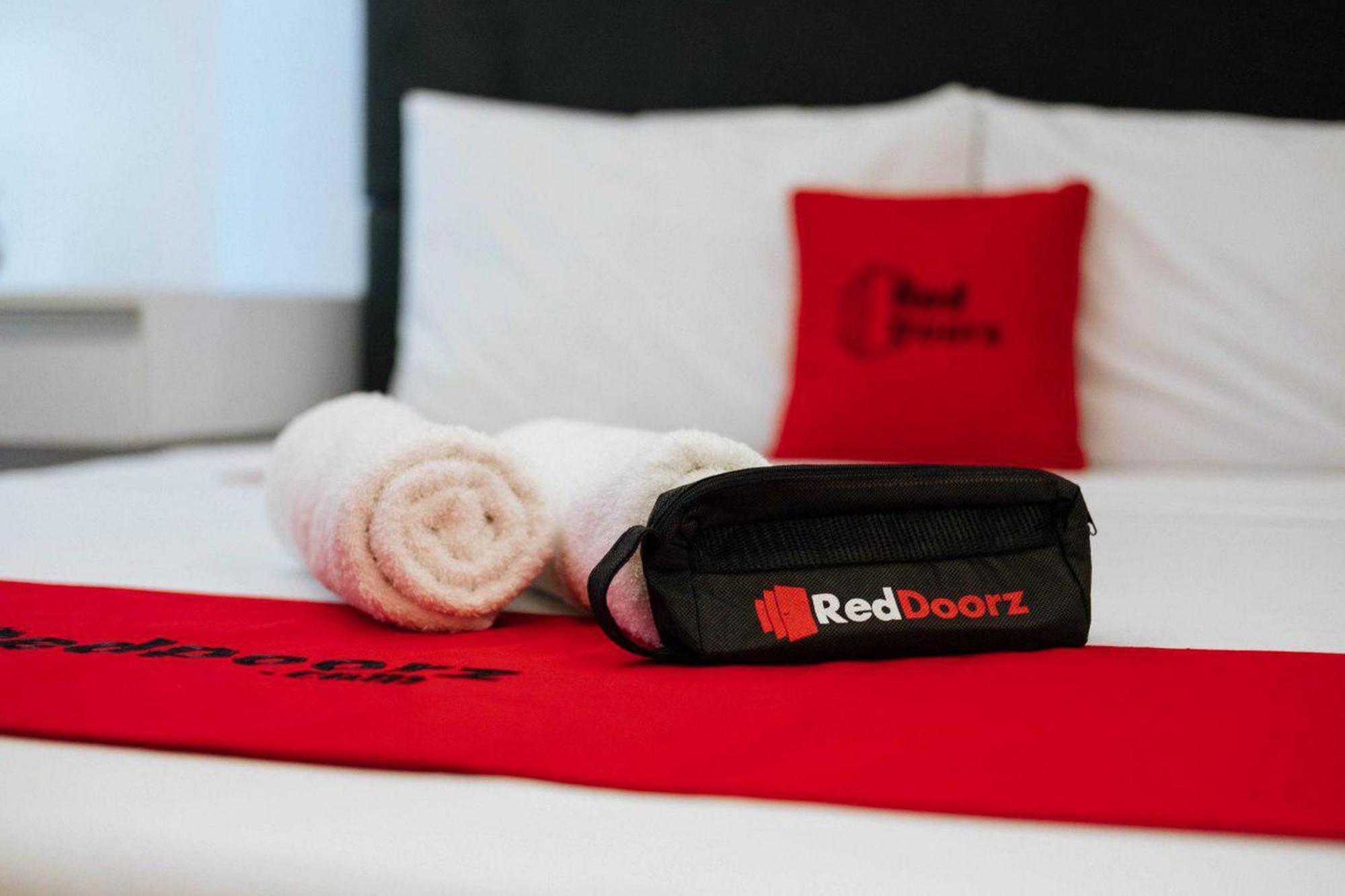 Hotel Reddoorz Near Mojokerto Train Station Esterno foto