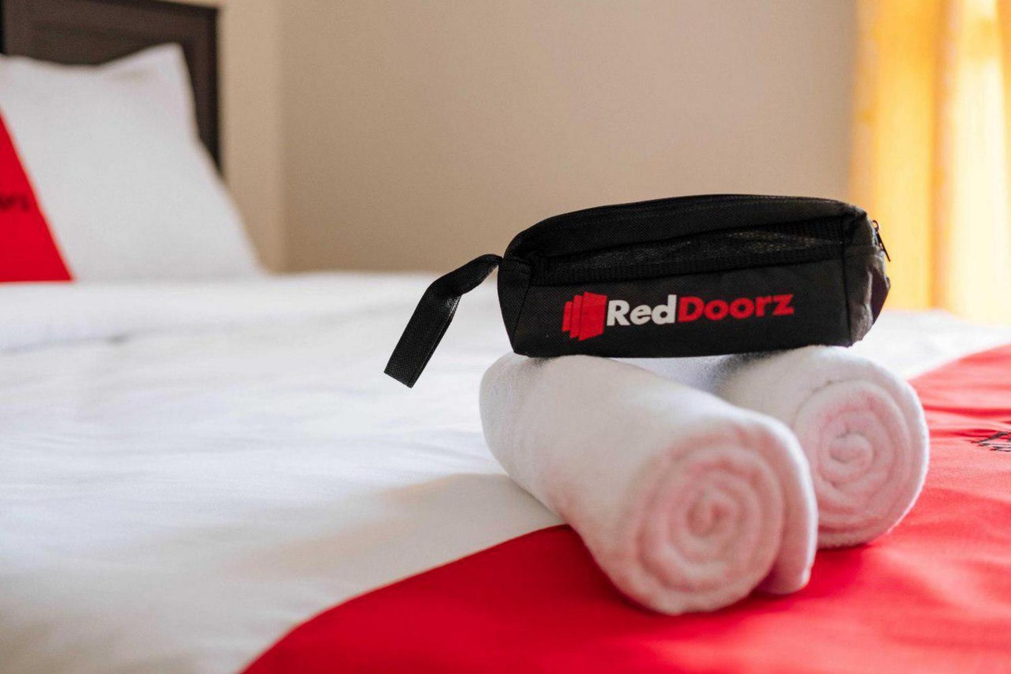 Hotel Reddoorz Near Mojokerto Train Station Esterno foto